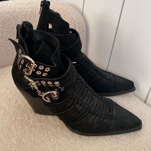 NWOT Jeffrey Campbell shoes